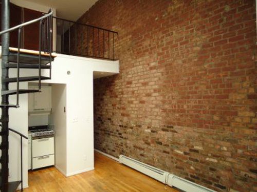 Building Photo - 328 W 11th St