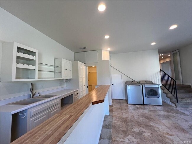 Building Photo - 8322 Regis Way