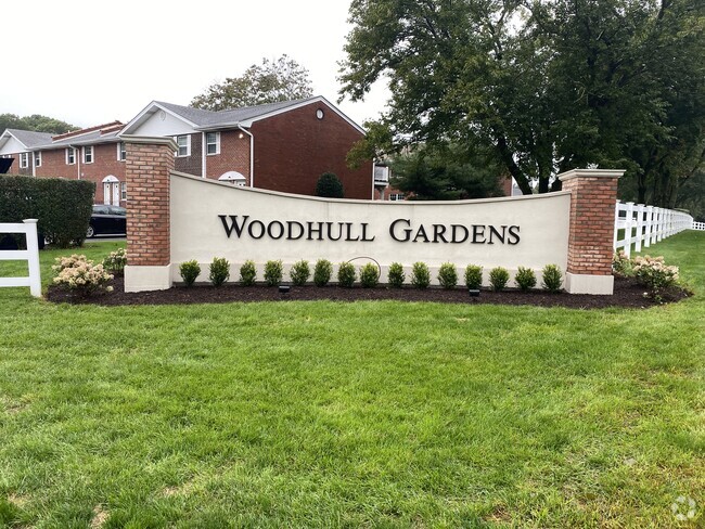 Primary Photo - Woodhull Gardens