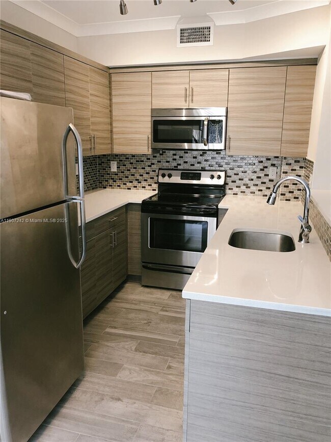 Foto del edificio - 222 Sidonia Ave