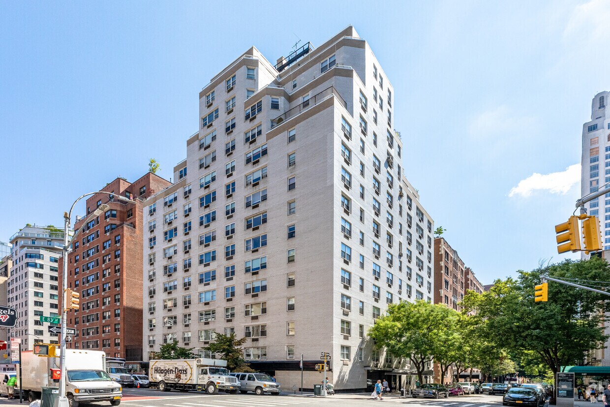 Primary Photo - 135-145 E 83rd St