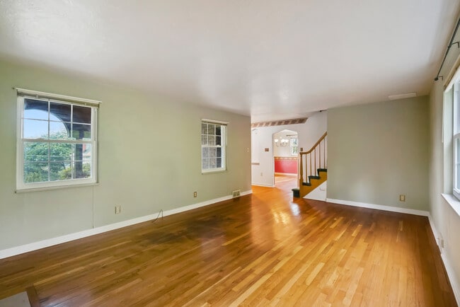 Foto del edificio - 840 Neely Heights Ave