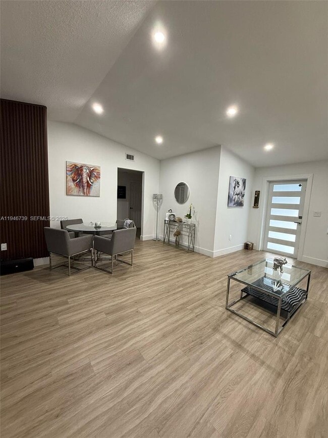 Foto del edificio - 1040 NW 127th Pl