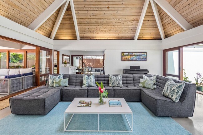 Building Photo - Elegant Home w/ Private Beach Access, Pool & AC: Relaxing Lokomaika'i Kailua