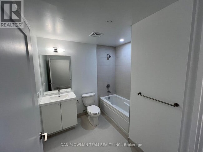 Photo du bâtiment - 2545-2545 Simcoe St N