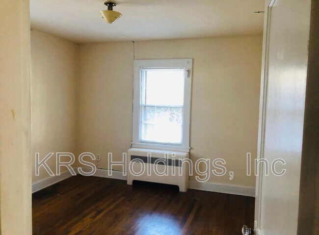 Building Photo - 143 Chesterfield Rd