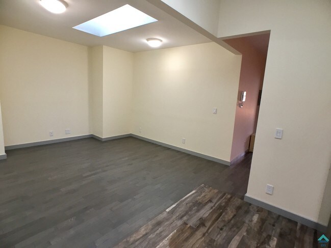 Building Photo - 5918 Bleecker St