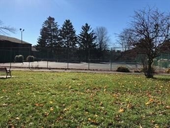 Foto del edificio - 17 Davis Rd