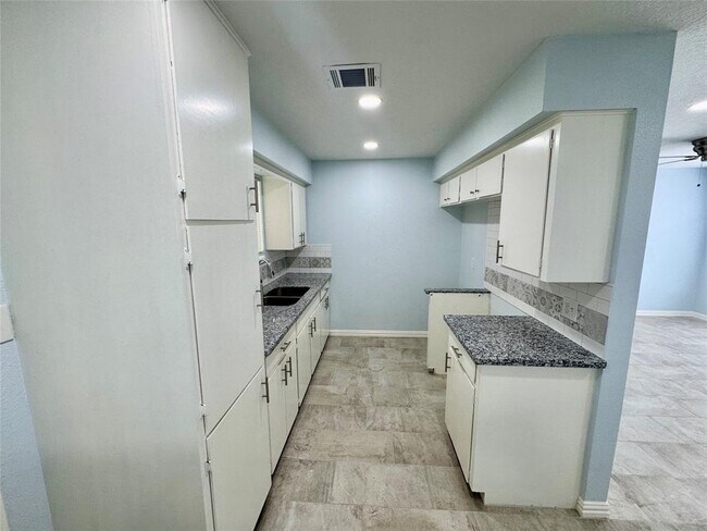 Foto del edificio - 11615 Harrow St