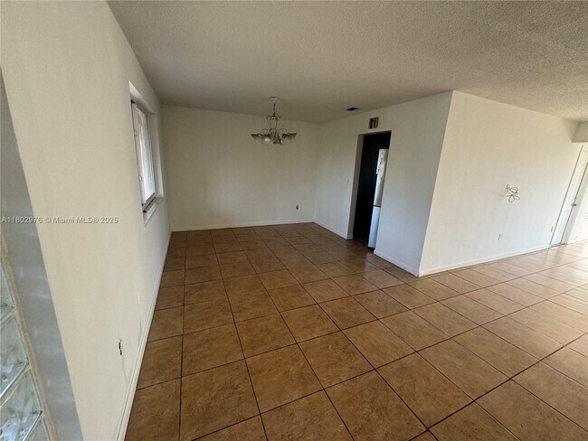 Foto del edificio - 8511 NW 11th St