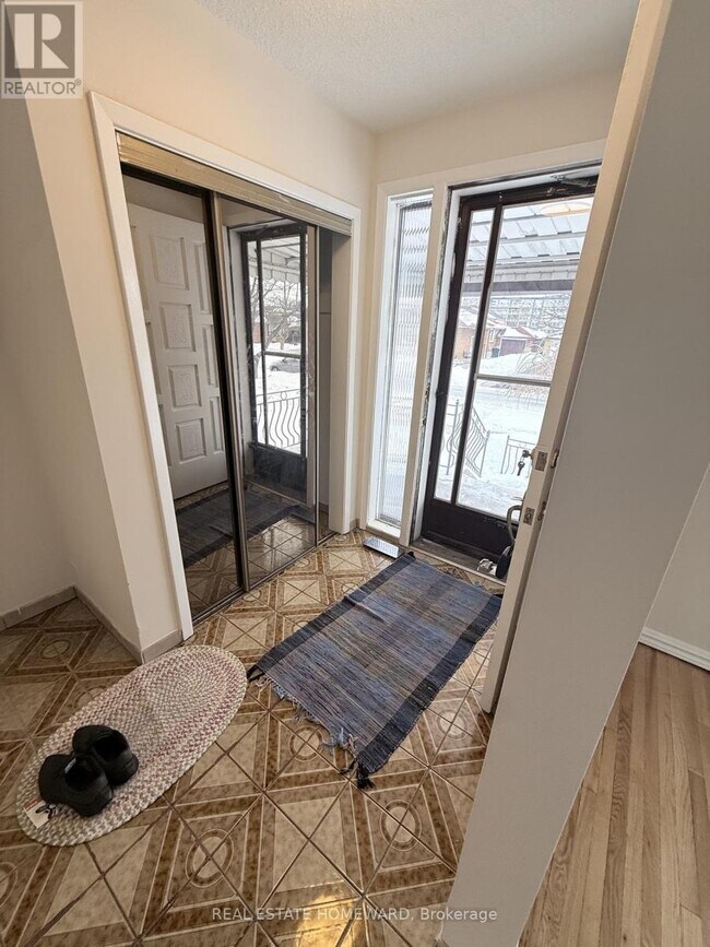 Photo du bâtiment - 7 Dunlop Ave