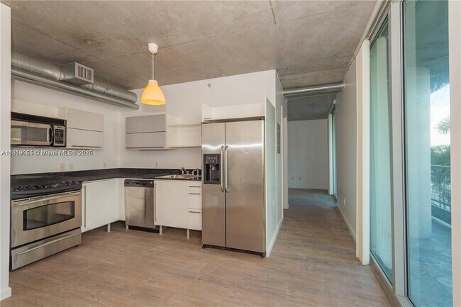 Foto del edificio - 690 SW 1st Ct