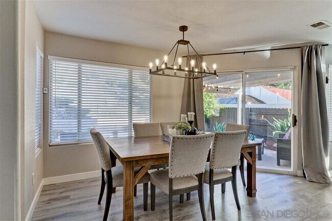 Dinning Room - 539 Avenida Aguila