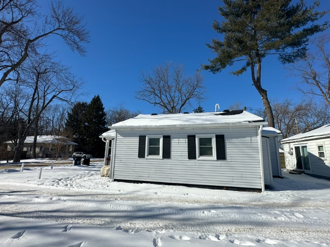 Building Photo - 28532 Grayling Ave