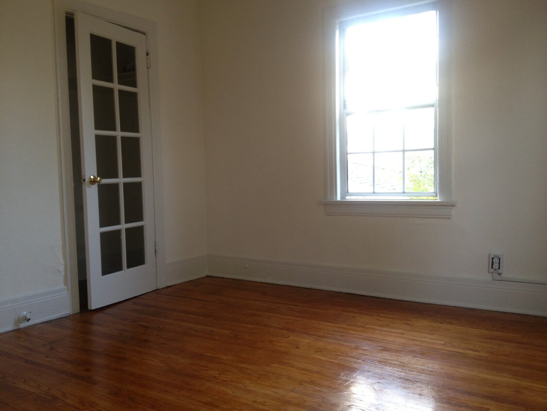Primary Photo - 2312 West Blvd
