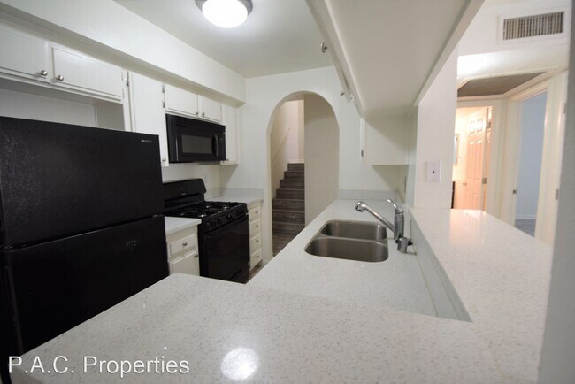 Foto del edificio - 3 br, 2 bath Apartment - 11035 Otsego Stre...