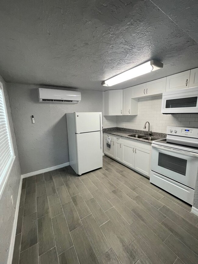 Photo - 1113 20th Street West Apartment