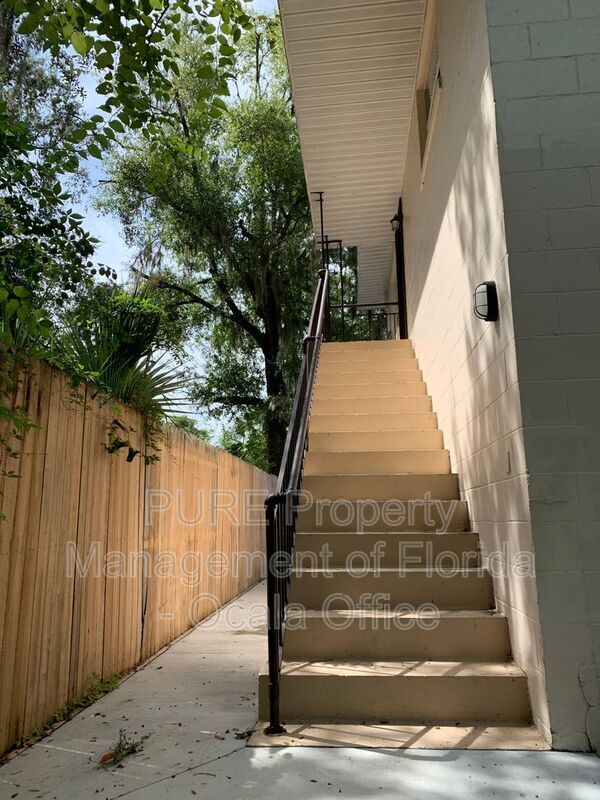 Primary Photo - 5575 NE 30th St