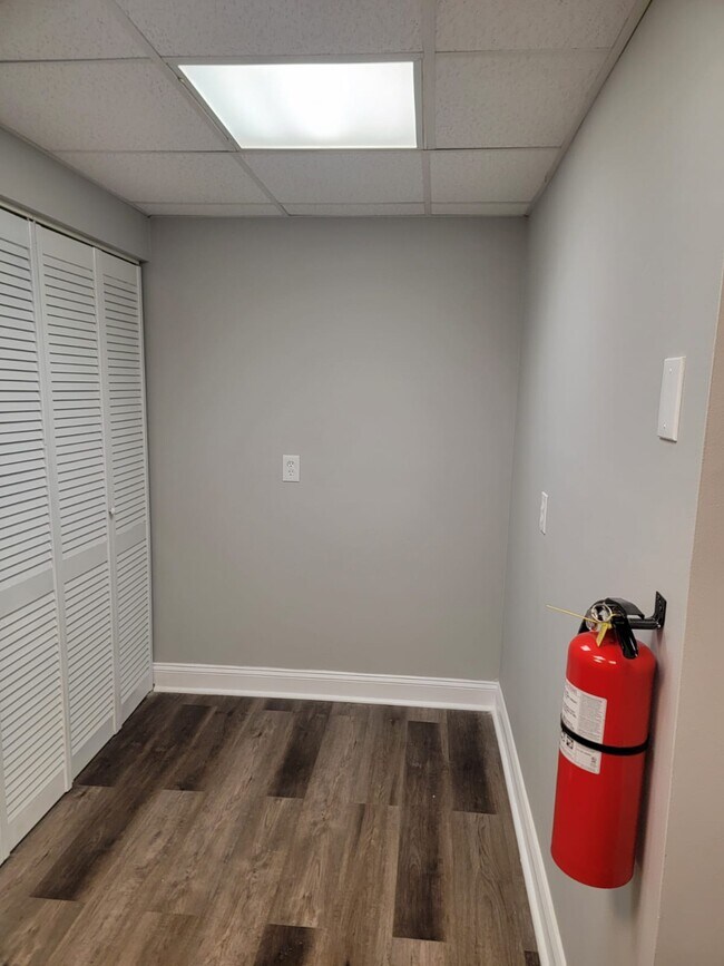 Foto del edificio - 2204 Greenwood Dr
