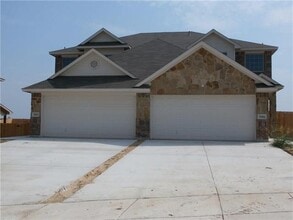 Building Photo - 5001 Sanger Cir Dr