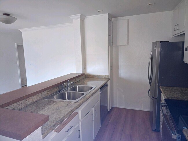 Foto del edificio - Culver city Condo for rent minutes to down...
