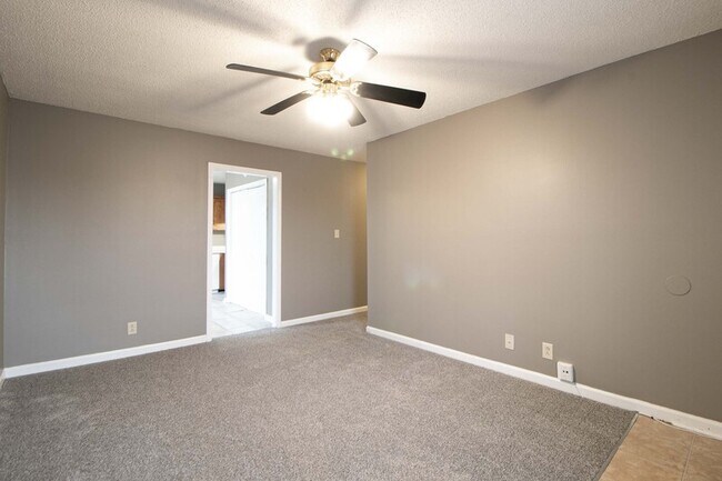 Foto del edificio - 924 Van Buren Ave