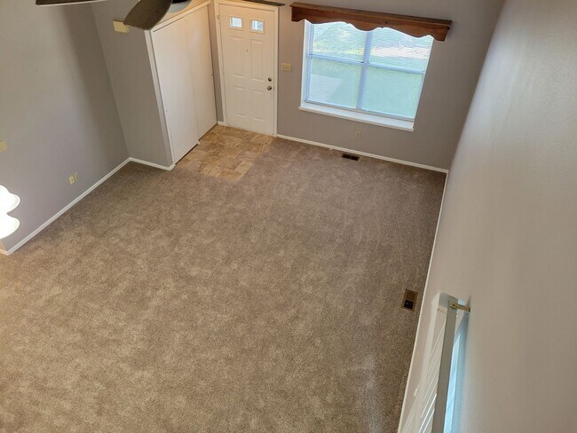 Building Photo - 4060 Dolphin Cir