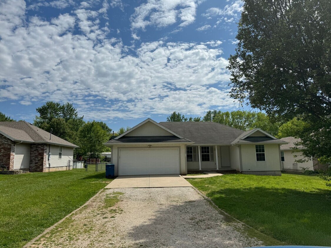Foto principal - 3 Bedroom Home Strafford, Missouri