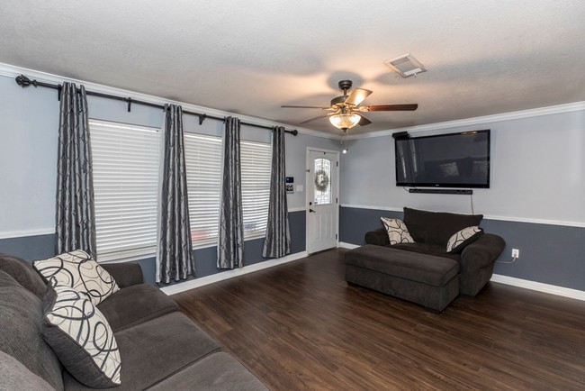 Building Photo - 920 S Village Creek Pkwy