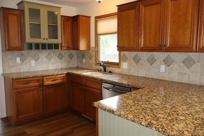 Building Photo - Beautiful 4 Bedroom Fort Collins Home