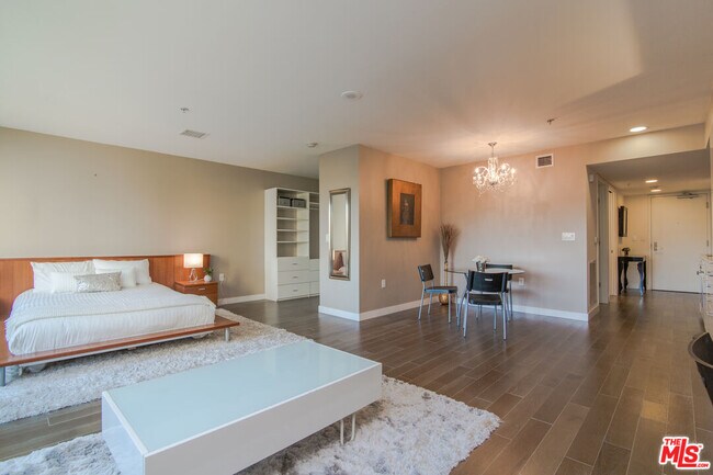 Foto del edificio - 901 Flower St