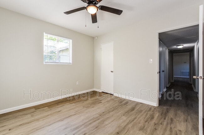 Building Photo - 6042 Bolling Dr