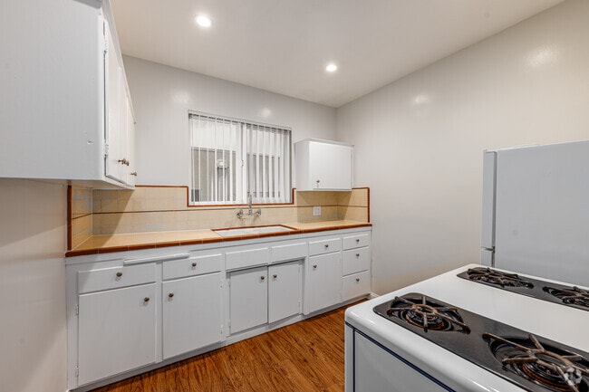Estudio - 450 pies cuadrados - Cocina - 255 S Madison Ave
