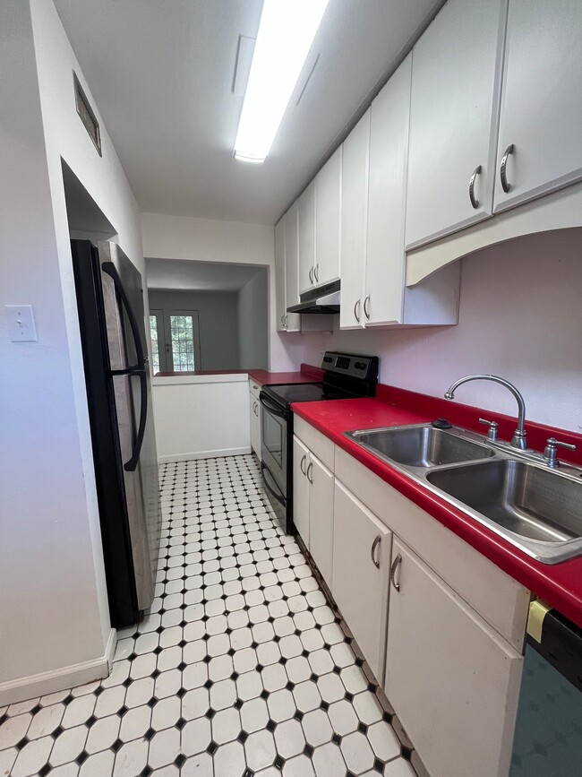 Building Photo - 3838 Pontchartrain Dr
