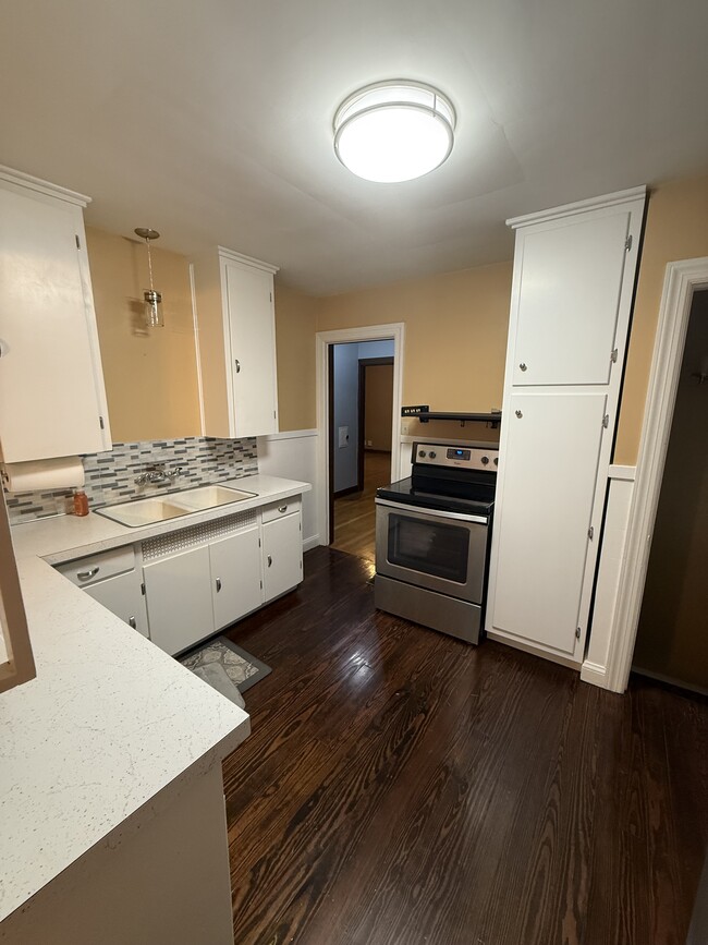 Building Photo - 133 Marlboro Pl