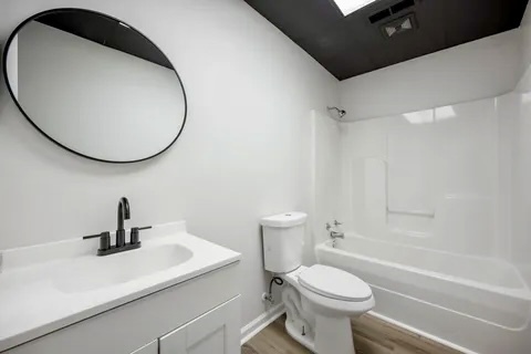 Bathroom 1 - 1675 Hamlet Dr