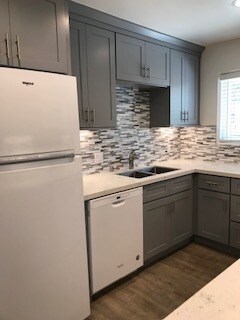 kitchen w dishwasher - 1679 Thomas Ave