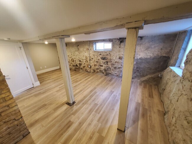 Foto del edificio - 1719 E 5th St