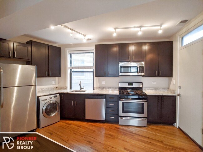 Foto del edificio - 2227 W Wilson Ave