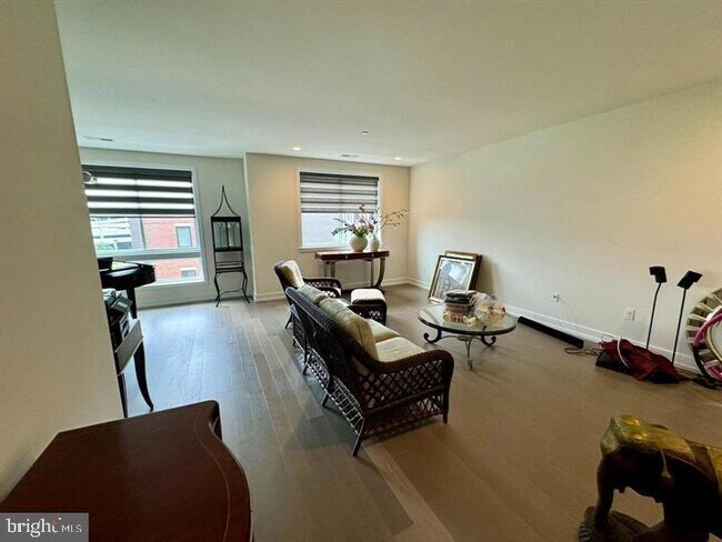 Foto del edificio - 906 Lakeview Ct