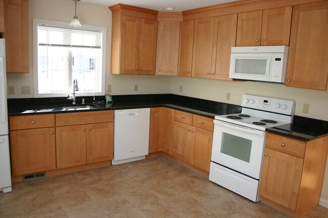 Building Photo - 20 Capen St