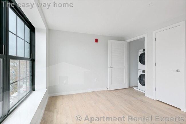 Building Photo - 10 Soden St