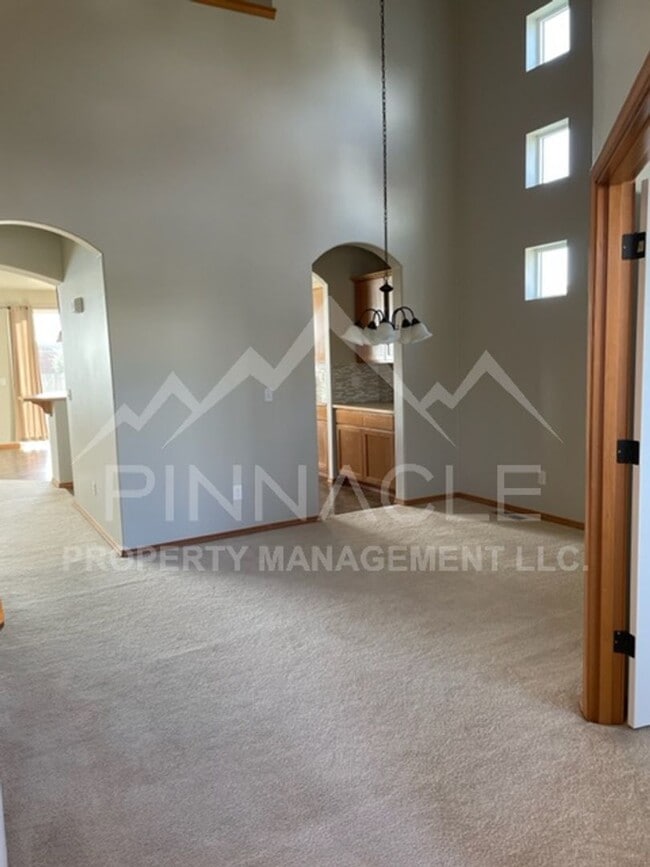 Building Photo - 4 Bedroom Ellensburg Home