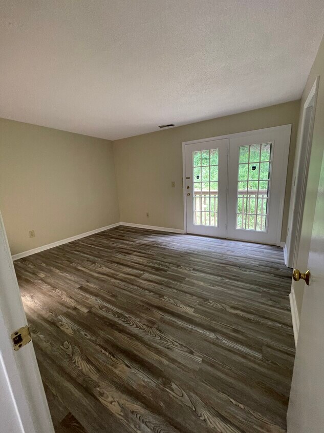 Master Bedroom with walking closet - 55 Cross St