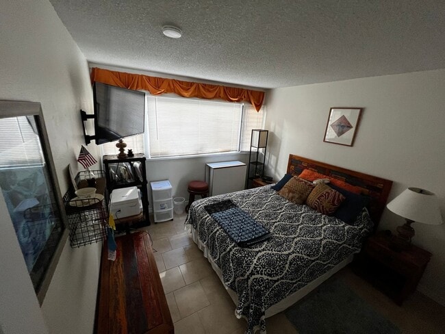 Building Photo - Furnished 2 bedroom 2 bath condo with assigned parking stalls