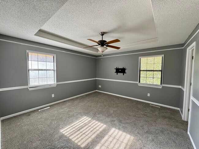 Building Photo - 1412 SW Highland Dr
