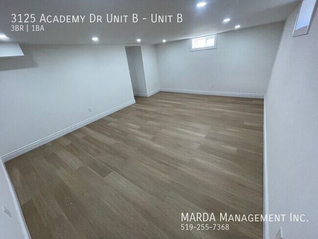 Photo du bâtiment - SPACIOUS 3BEDROOM/1 BATHROOM LOWER UNIT. P...