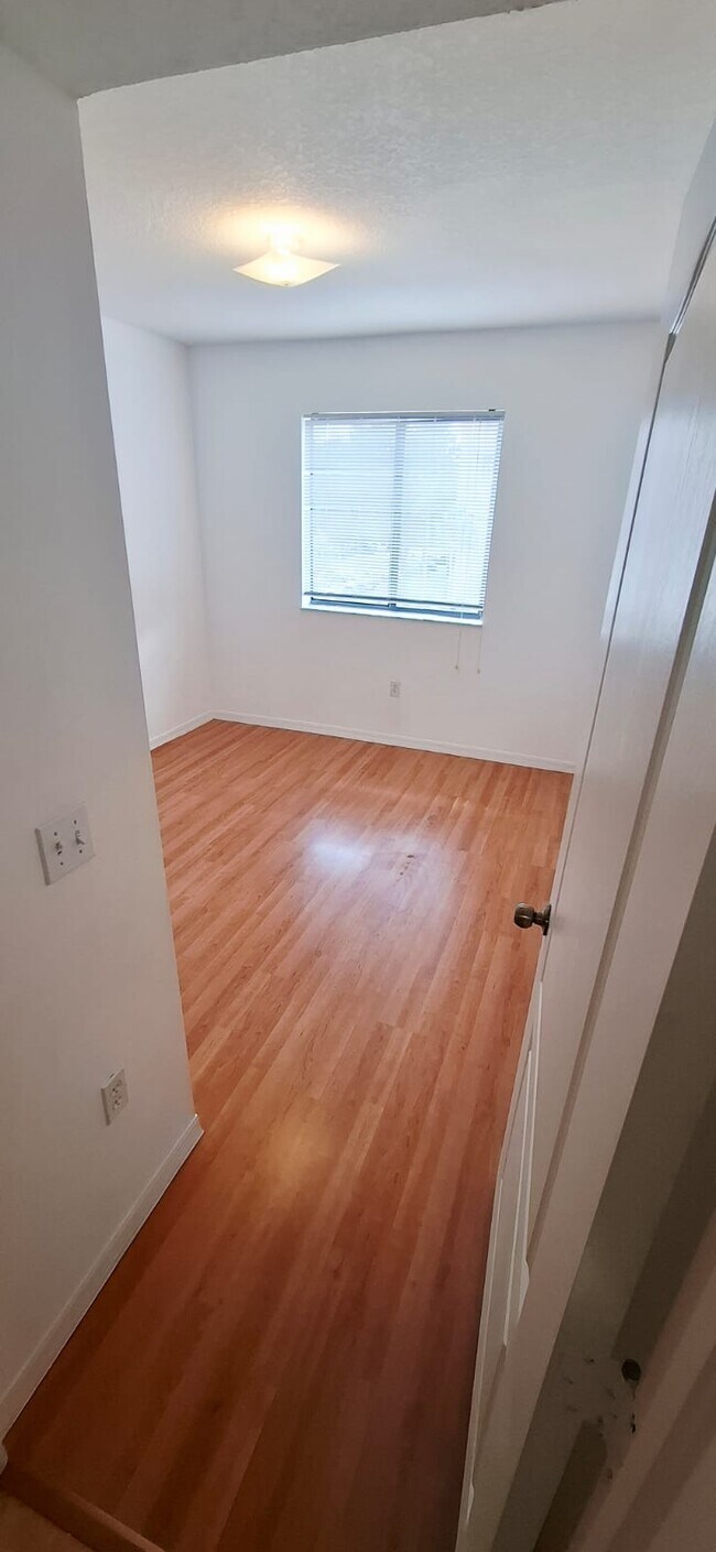 Building Photo - 9340 Fontainebleau Blvd