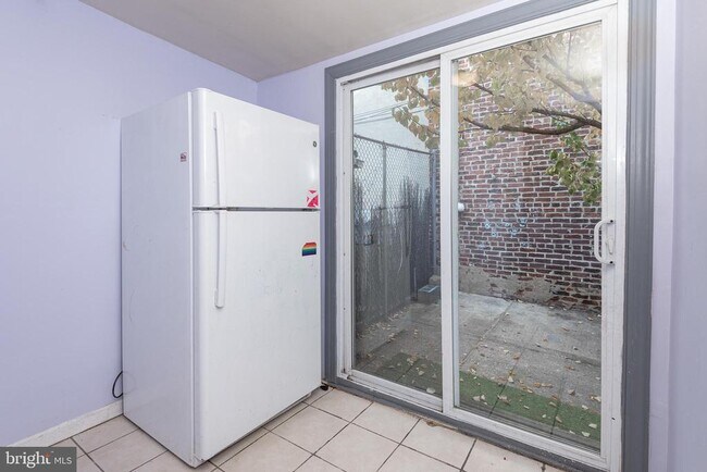 Foto del edificio - 1513 E Montgomery Ave