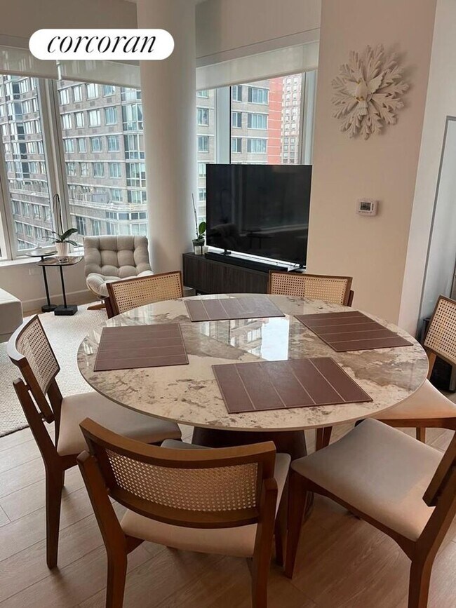 Building Photo - 550 Tenth Avenue 714